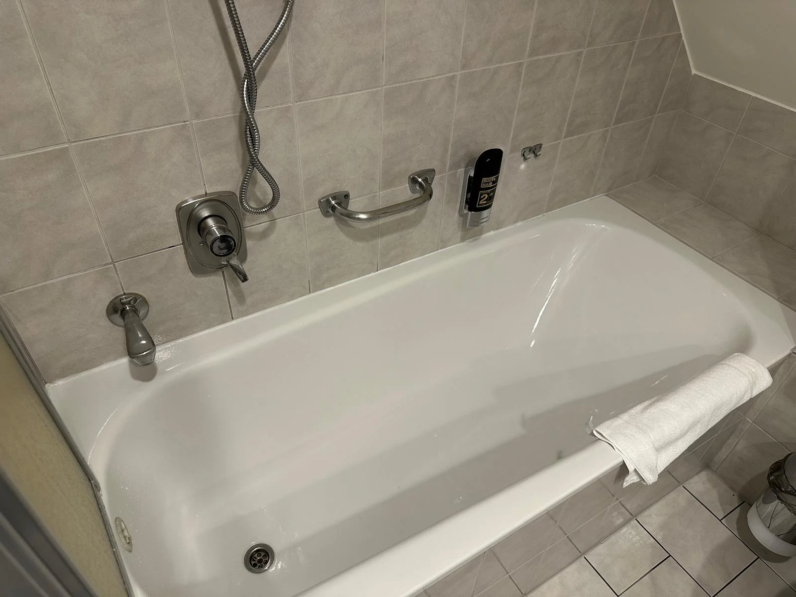 Rohrreinigung Nackenheim Badewanne Abfluss Service